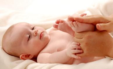 Масаж за новороденото: овладяване на основните принципи